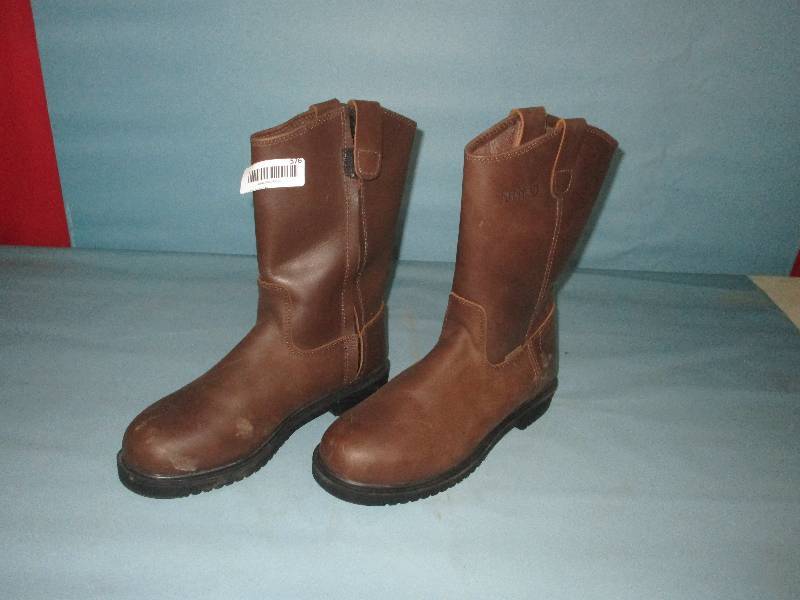 lot 576 image: Size 11 Red Head Boots