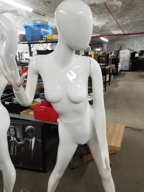 lot 512 image: Full Size Mannequin