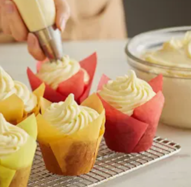 lot 3033 image: Richs Cream Cheese Icing - 16 lb. Pail, Retail $67