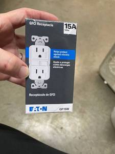 lot 3000 image: GFCI receptacle 15A 125V