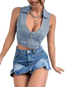lot 91161 image: WDIRARA Womens Zipper Up Collared Scoop Neck Sleeveless Patched Pockets Denim Tank Top Light Wash L