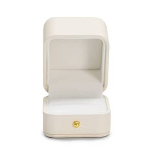 lot 86610 image: Oirlv Elegant White Ring Box Leather Engagement Ring Box Jewelry Gift Box for Wedding Proposal Velvet Interior Ring Case