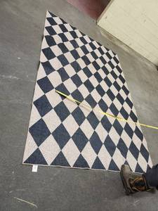 lot 51347 image: AREA RUG 511 X 811