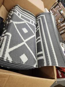 lot 51471 image: OUTDOOR AREA RUG