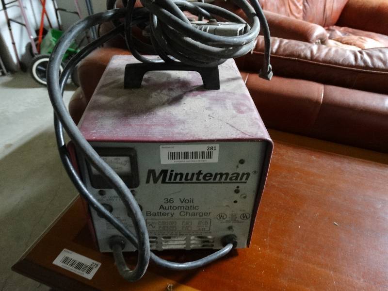 lot 281 image: Minuteman 36 volt automatic battery charger