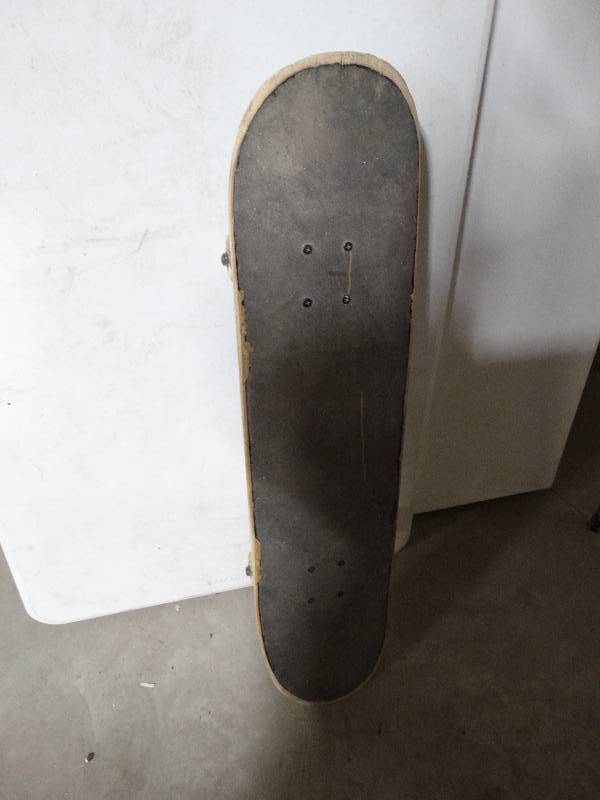 lot 282 image: Skateboard