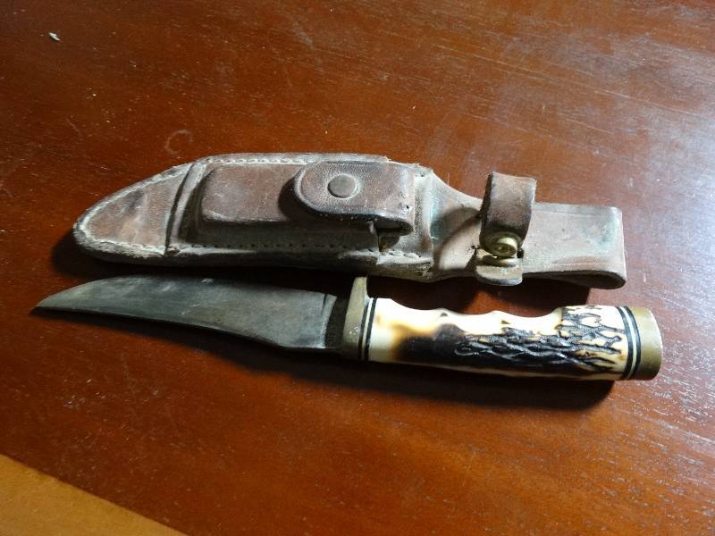 lot 289 image: Schrade hunting knife w sheath