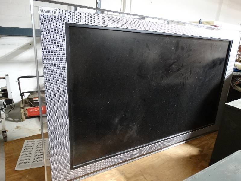 lot 303 image: Sony LCD 52 tv