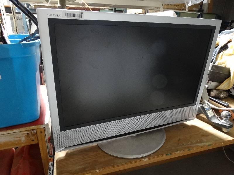 lot 304 image: Sony 32 LCD tv