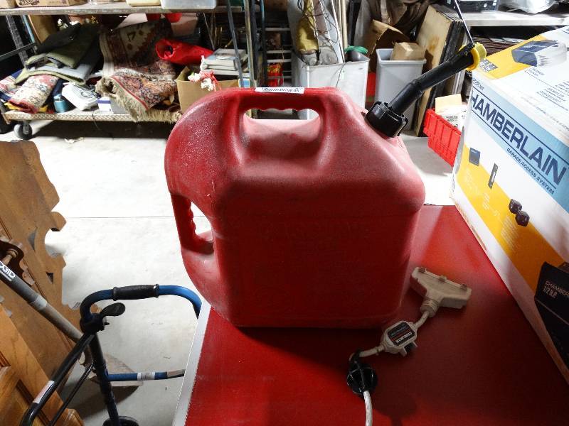 lot 307 image: 5 gallon gas can