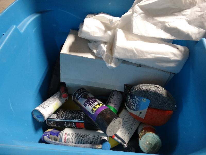 lot 311 image: Can liners, various paints, tools, misc.