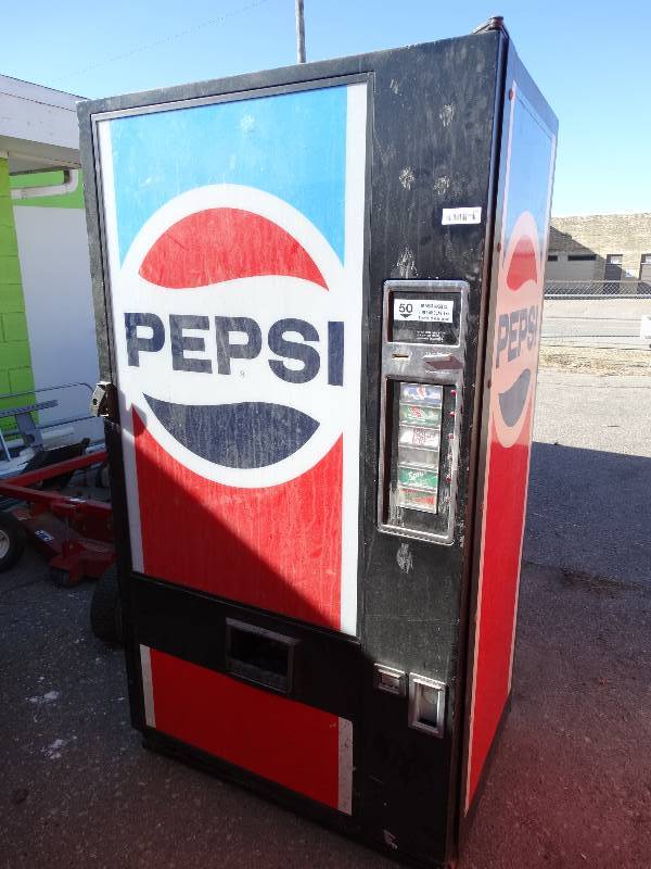 lot 322 image: 6 select Pepsi vending machine