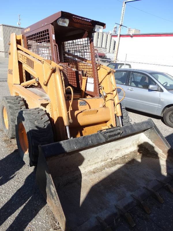 lot 323 image: Case 1845C skid loader w bucket