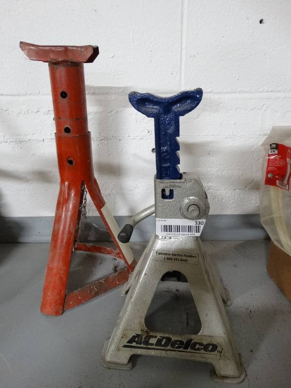 lot 330 image: 2- jack stands