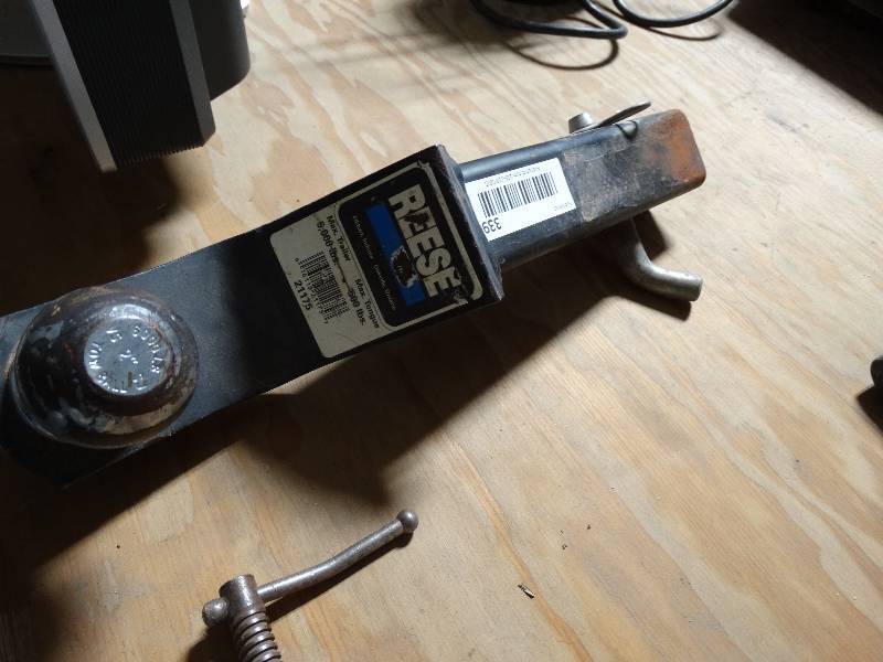 lot 339 image: Receiver hitch w 2 ball