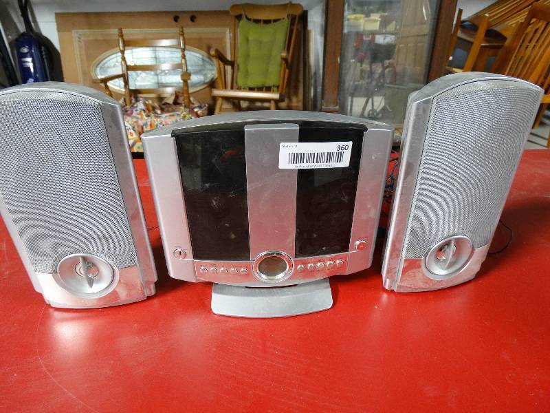 lot 360 image: CD player w speakers