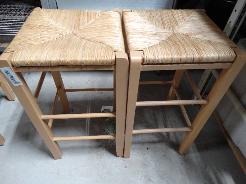 lot 362 image: 2 counter height bar stools