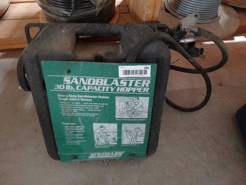 lot 380 image: Sandblaster 30 lb capacity hopper