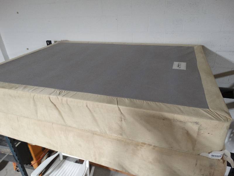 lot 389 image: Tempur-pedic Queen size memory foam mattress & box spring set