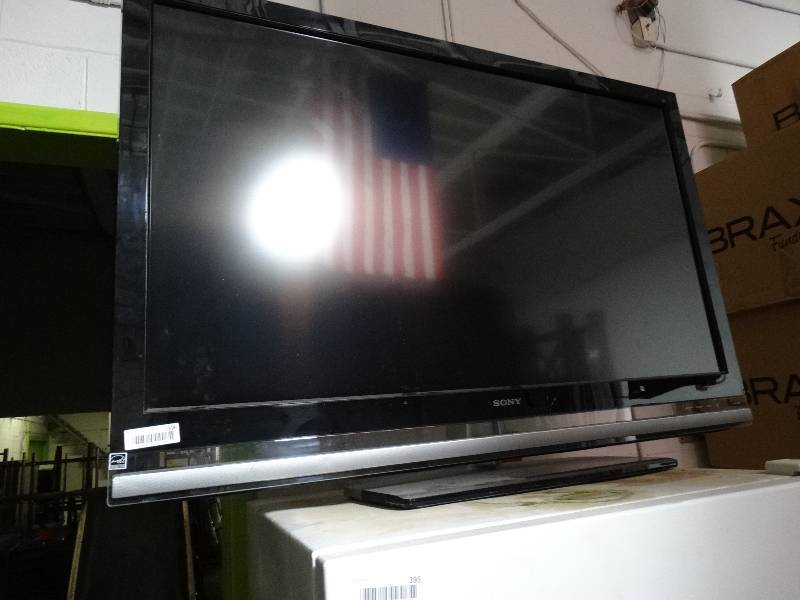 lot 396 image: Sony 52 LCD tv