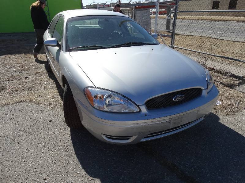 lot 3 image: 2004 Ford Taurus- PWPLCruise- 43,010 original miles