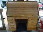 Beautiful large oak roll top desk w/ key