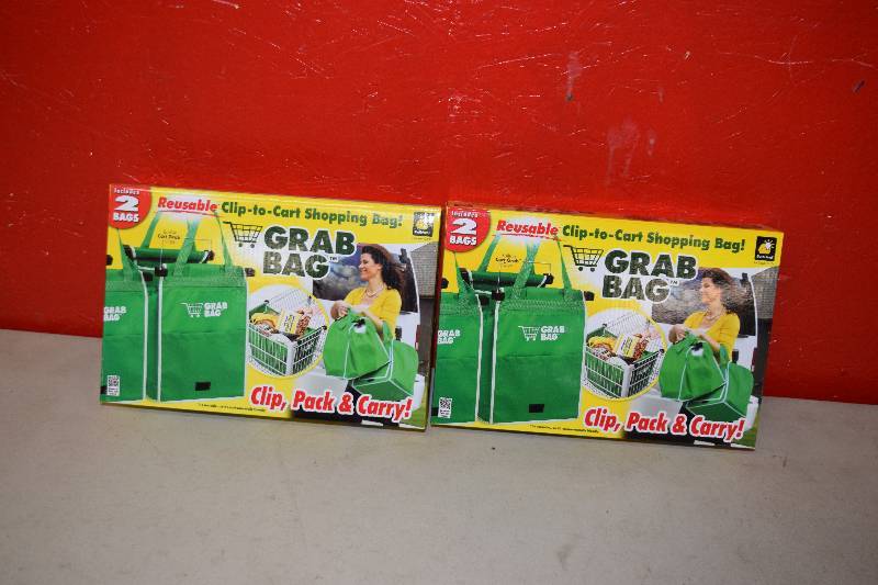 lot 21 image: 2 Packages of 2 Reusable Clip-to-Cart Shopping Bags