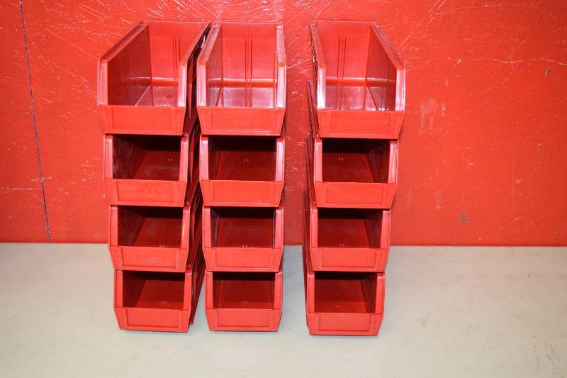 lot 82 image: 12 Quantum Storage Systems Screw Bins