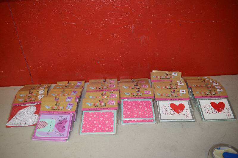lot 102 image: 42 Packages of 8 Notecards