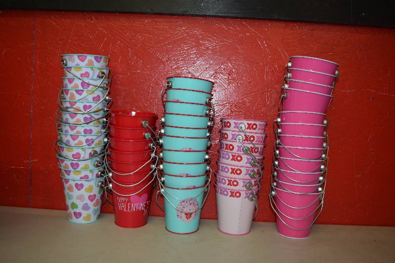 lot 114 image: 48 Metal Pails Buckets