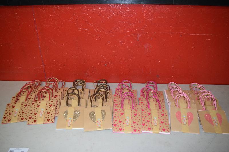 lot 98 image: 80 Paper Gift Bags