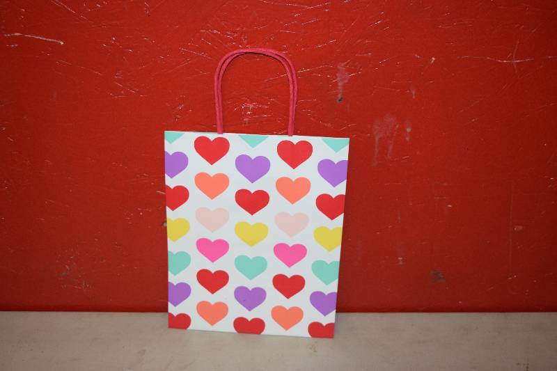lot 111 image: 24 Gift Bags