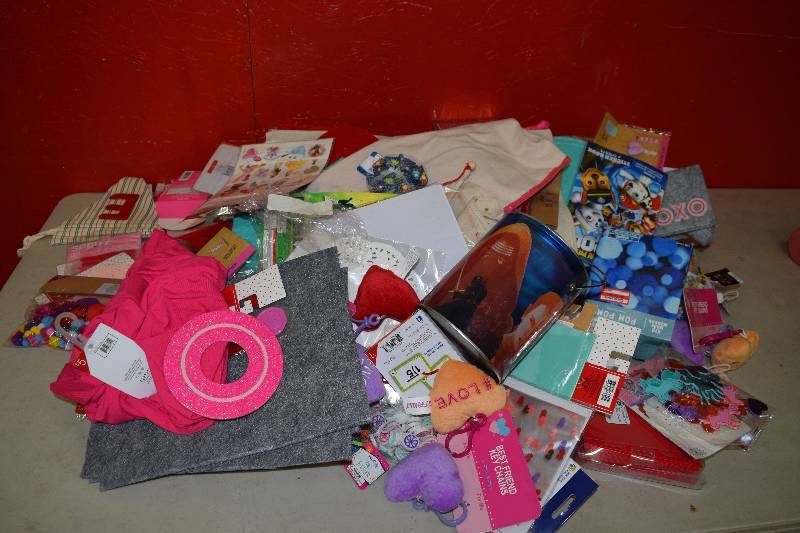 lot 177 image: Miscellaneous Valentines Day