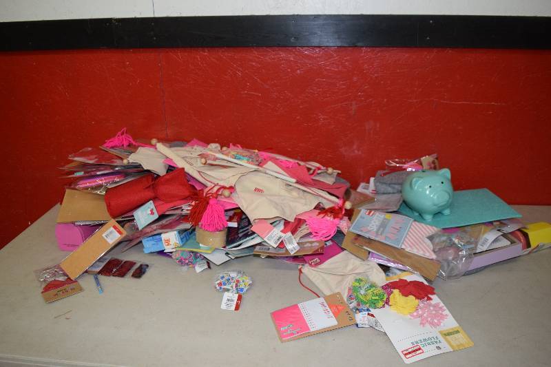 lot 178 image: Miscellaneous Valentines Day
