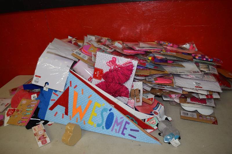 lot 186 image: Miscellaneous Valentines Day