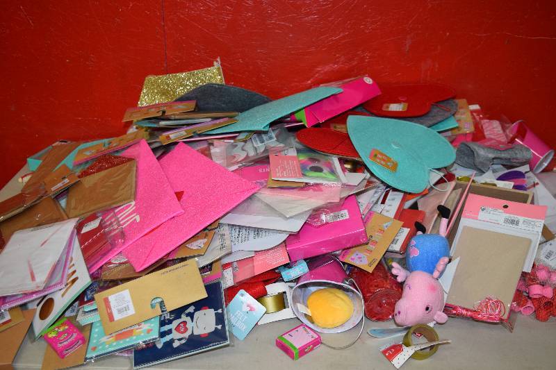 lot 187 image: Miscellaneous Valentines Day