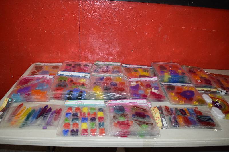 lot 188 image: 130 Packages of Gel Clings