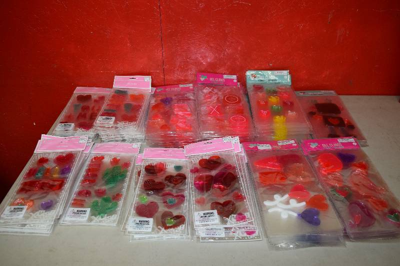 lot 189 image: 160 Packages of Gel Clings