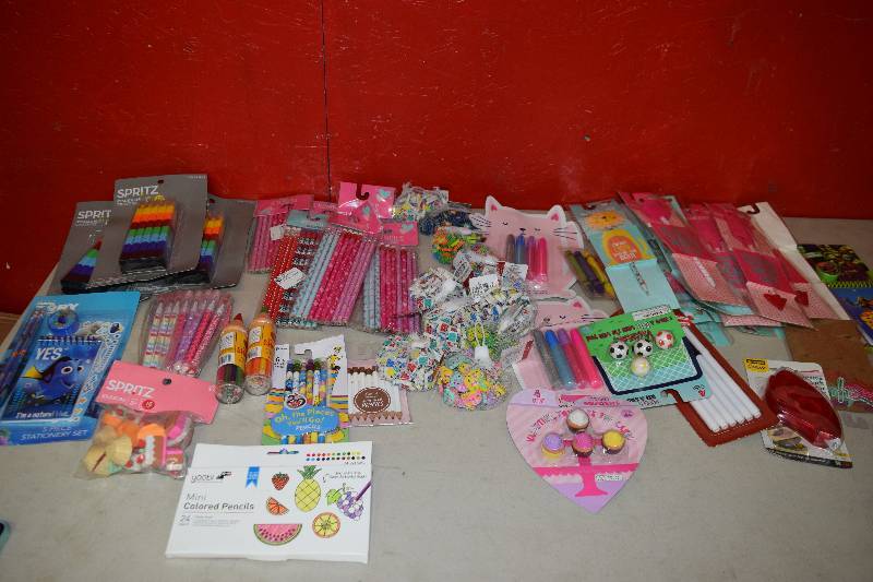 lot 197 image: Pens, Pencils, Markers and Erasers