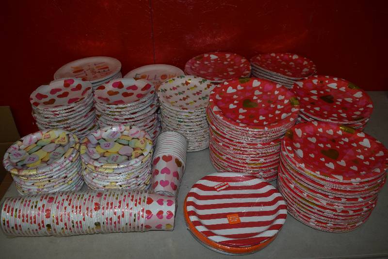 lot 198 image: 173 Packages of Paper Plates