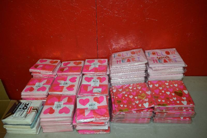 lot 199 image: 130 Packages of Napkins