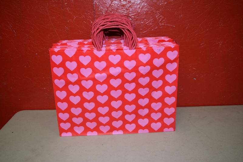 lot 211 image: 38 Gift Bags