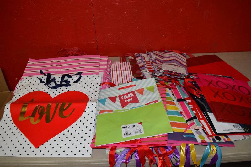lot 216 image: 77 Gift Bags