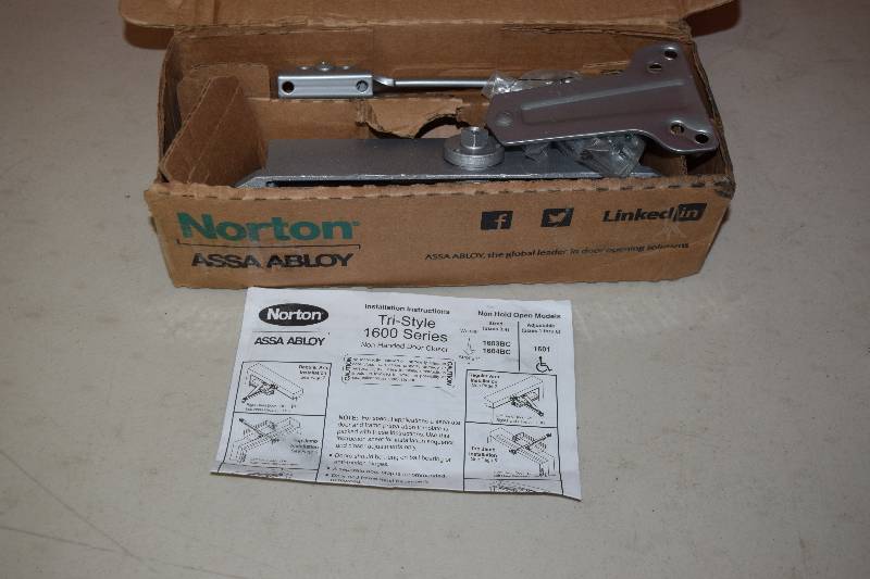 lot 238 image: Assa Abloy Tri-Style Non Handed Door Closer