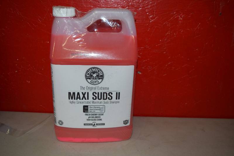 lot 279 image: Gallon Chemical Guys Extreme Maxi Suds II Shampoo