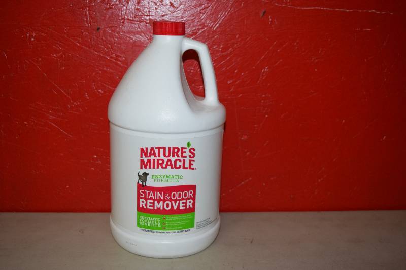 lot 282 image: Gallon Natures Miracle Stain and Odor Remover