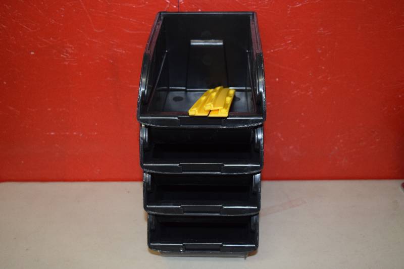 lot 283 image: 4 Plastic Screw Bins