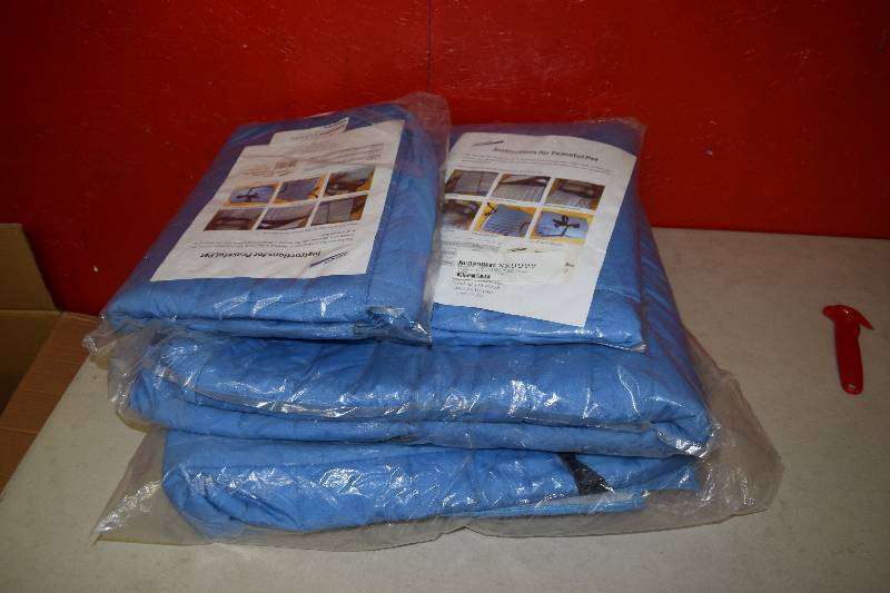 lot 290 image: 4 Peaceful Pet Bags