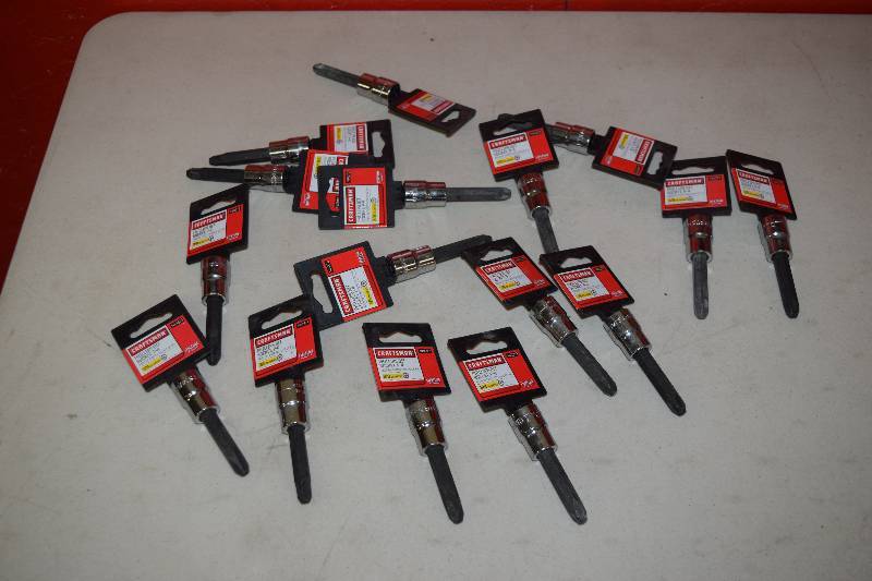 lot 325 image: 16 Craftsman P-4 Bit Sockets