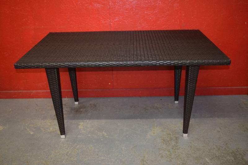 lot 326 image: Wicker Patio Table